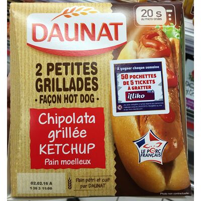 2 petites grillades façon hot dog chipolata grillée ketchup (Daunat)